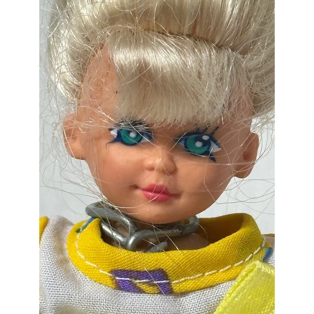 Vintage Kid Kore 1995‎ Mini Doll Blonde Teal Eyes Yellow Geometric Dress